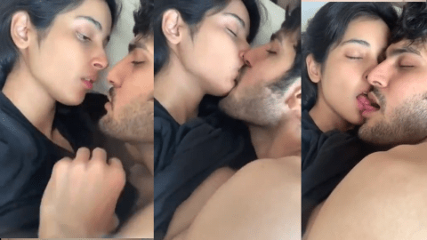 Desi gf Indian doing hard sex french kiss sex with her bf in oyo room leaked sextape viral video mms sex xxx